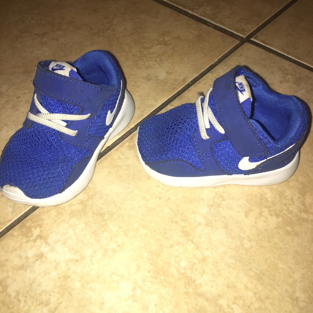 Baby Nike’s size 4